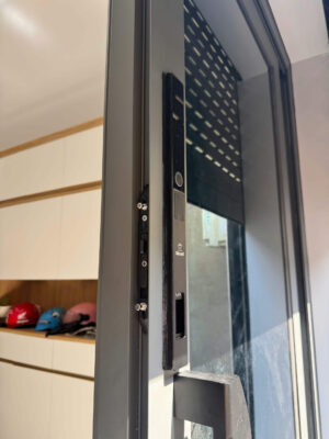 Khóa cửa trượt lùa quay âm đố EuroTech 2026 2 Khóa Cửa Trượt Lùa Quay khóa điện tử lắp cho cửa trượt lùa âm đố loại nào dùng được