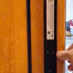 Hình ảnh lắp đặt khóa điện tử cửa trượt lùa quay Xingfa thực tế